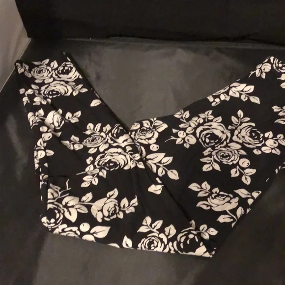 Woman’s leggings super soft - Picture 3 of 5